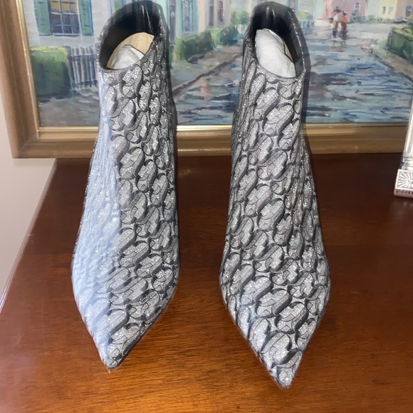 Jimmy Choo Marinda silver/black glitter leather fits a size 10 but they are 43 - Picture 2 of 12